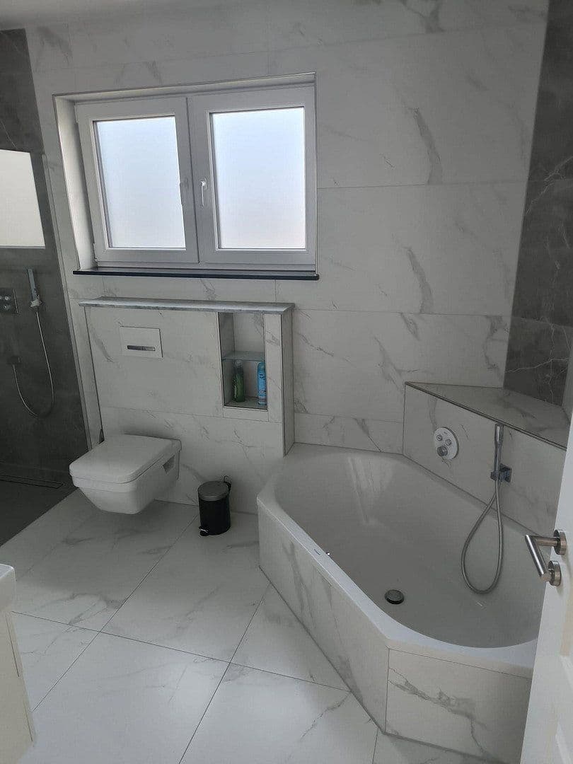 Pronájem bytu 3+1 89 m², Hürth, Severní Porýní-Vestfálsko Pronájem bytu 3+1 89 m², Hürth, Severní Porýní-Vestfálsko