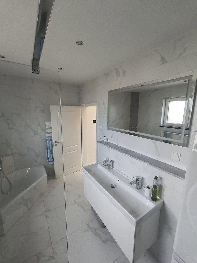 Pronájem bytu 3+1 89 m², Hürth, Severní Porýní-Vestfálsko Pronájem bytu 3+1 89 m², Hürth, Severní Porýní-Vestfálsko