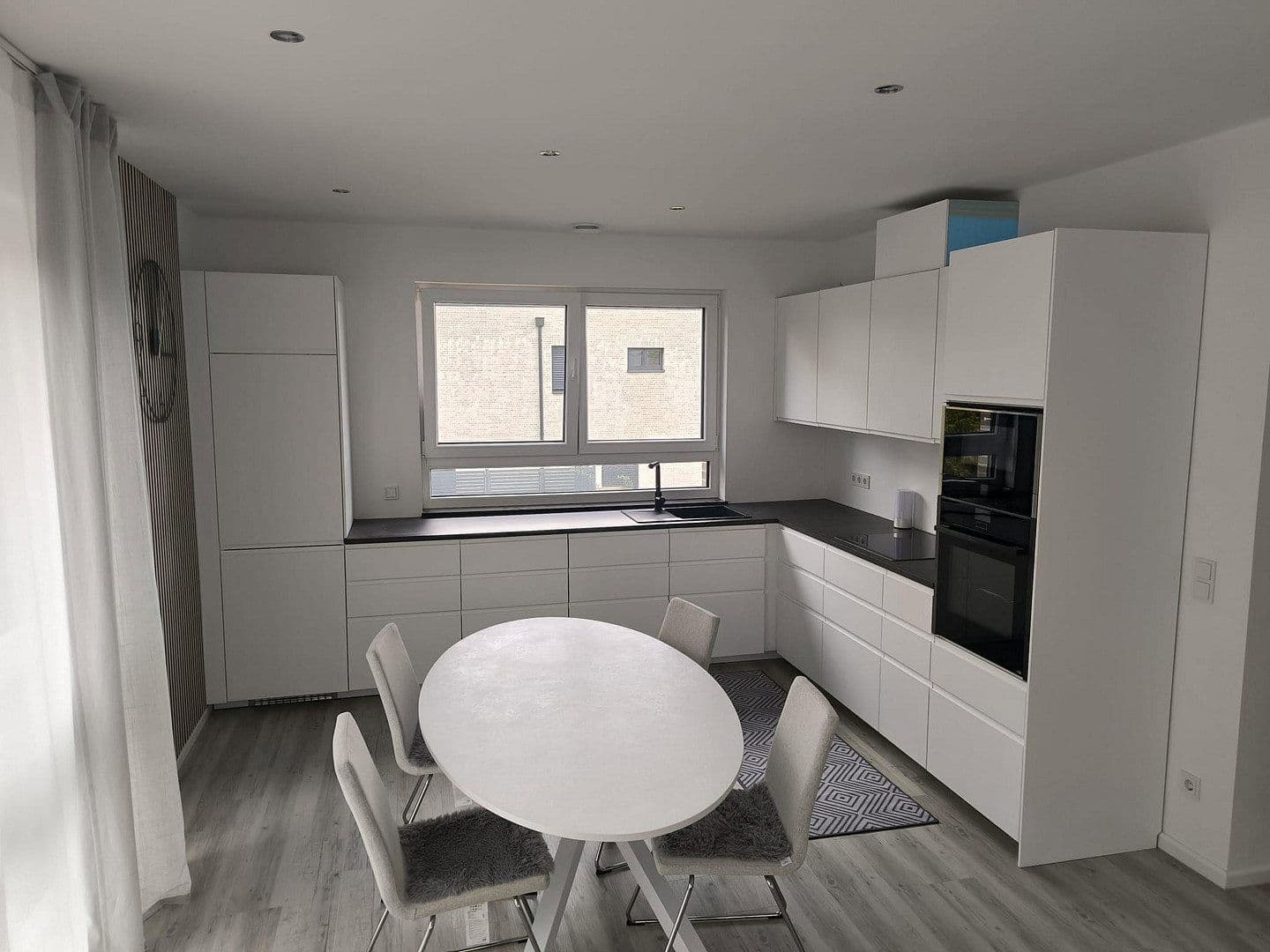 Pronájem bytu 3+1 89 m², Hürth, Severní Porýní-Vestfálsko Pronájem bytu 3+1 89 m², Hürth, Severní Porýní-Vestfálsko