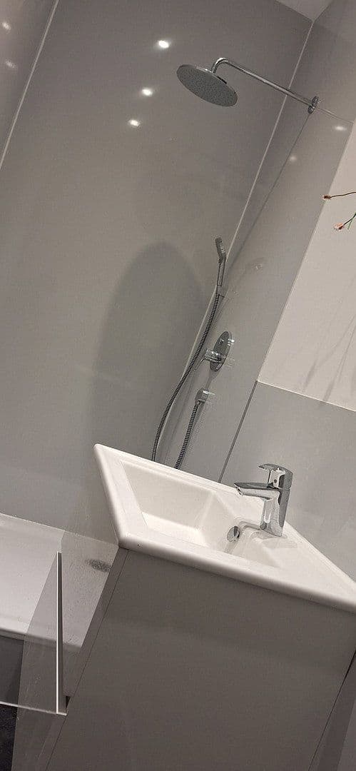 Pronájem bytu 3+1 78 m², Stuttgart, Bádensko-Württembersko Pronájem bytu 3+1 78 m², Stuttgart, Bádensko-Württembersko