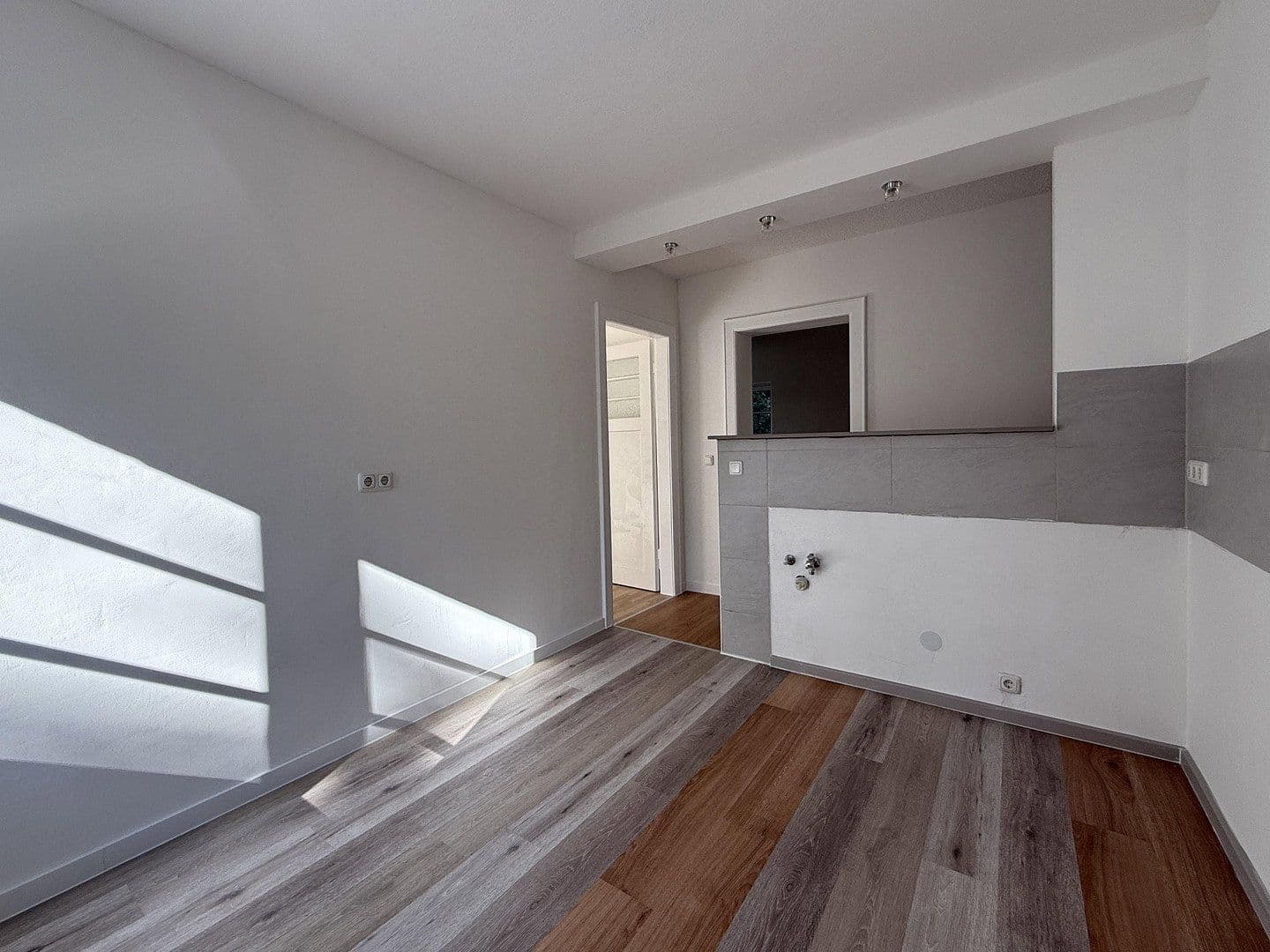 Pronájem bytu 3+1 64 m², Alter Reichenbacherstr. 16, Plauen, Sasko Pronájem bytu 3+1 64 m², Alter Reichenbacherstr. 16, Plauen, Sasko