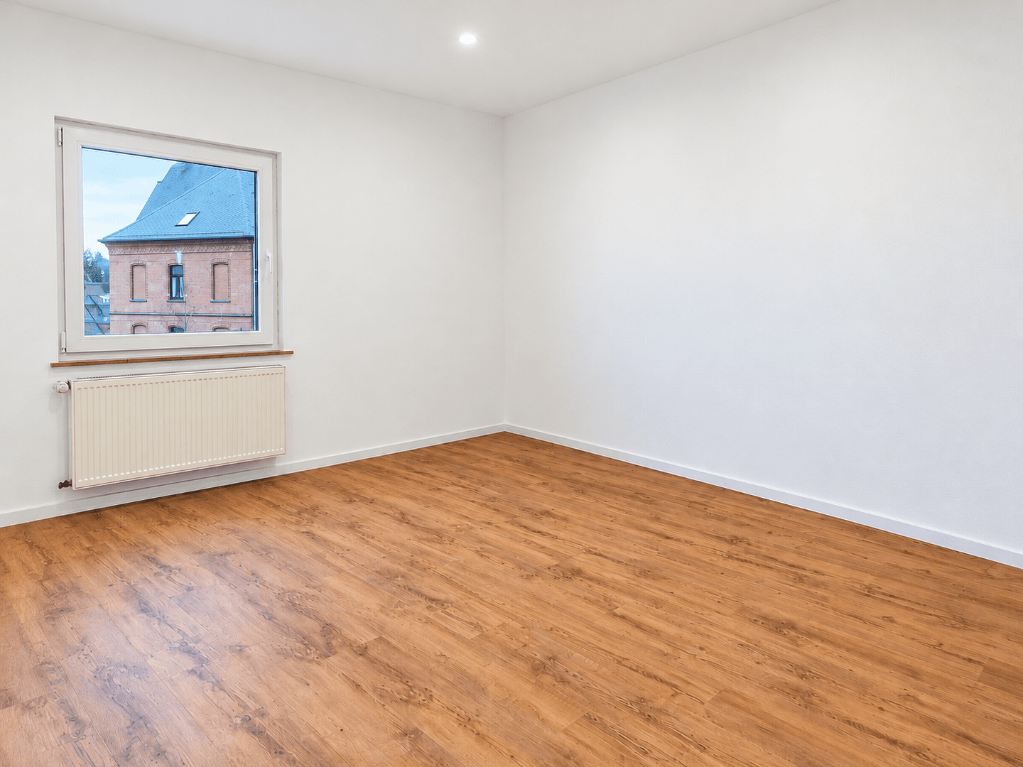 Pronájem bytu 3+1 90 m², Höhr-Grenzhausen, Porýní-Falc Pronájem bytu 3+1 90 m², Höhr-Grenzhausen, Porýní-Falc