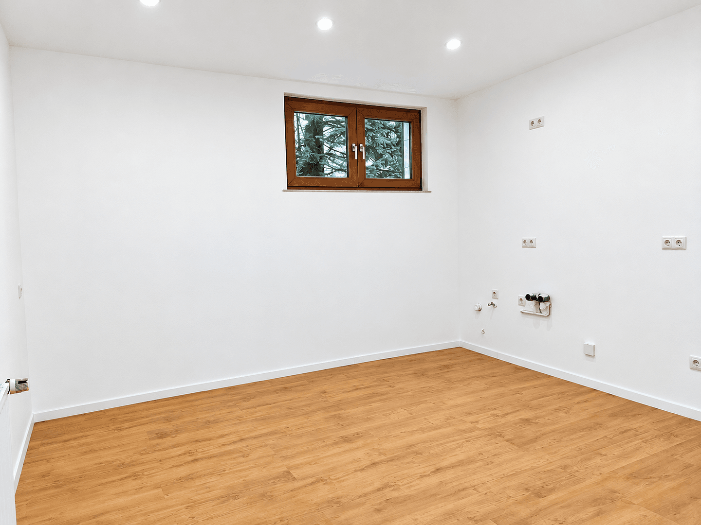 Pronájem bytu 3+1 90 m², Höhr-Grenzhausen, Porýní-Falc Pronájem bytu 3+1 90 m², Höhr-Grenzhausen, Porýní-Falc