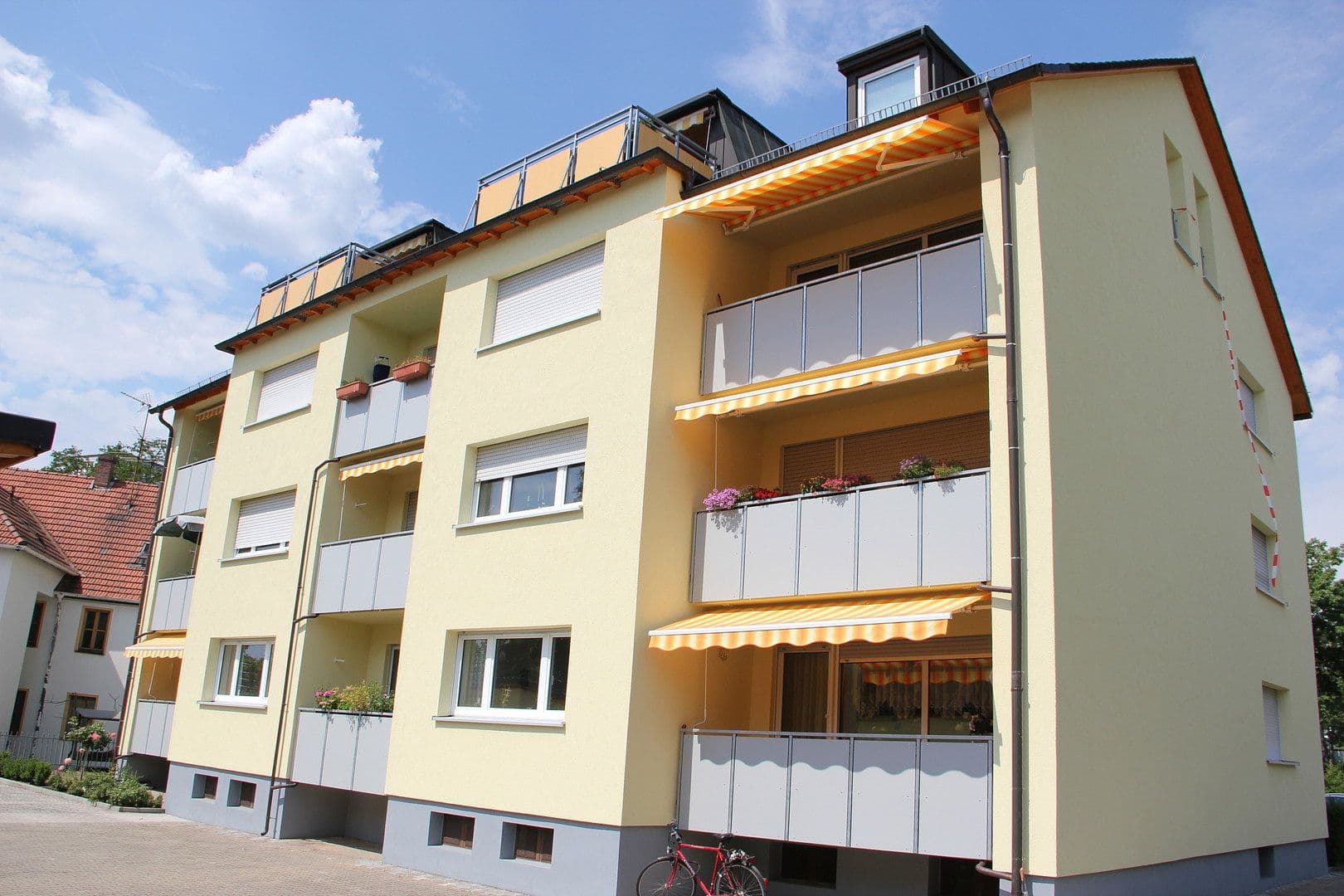 Pronájem bytu 3+1 77 m², Lange Zeile 72, Erlangen, Bavorsko Pronájem bytu 3+1 77 m², Lange Zeile 72, Erlangen, Bavorsko