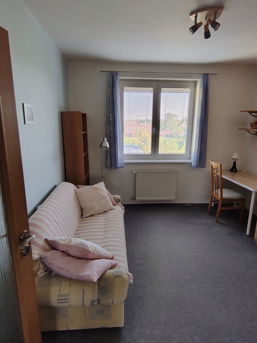 Pronájem bytu 5+kk 100 m², Nad Mlýnem, Dolní Břežany, Středočeský kraj Pronájem bytu 5+kk 100 m², Nad Mlýnem, Dolní Břežany, Středočeský kraj