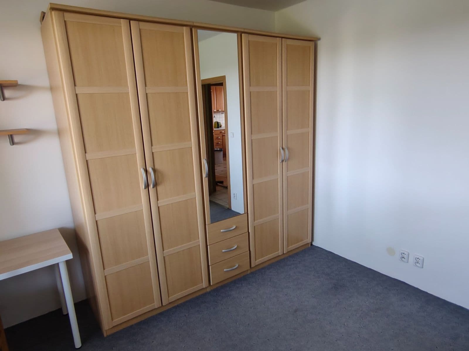 Pronájem bytu 5+kk 100 m², Nad Mlýnem, Dolní Břežany, Středočeský kraj Pronájem bytu 5+kk 100 m², Nad Mlýnem, Dolní Břežany, Středočeský kraj
