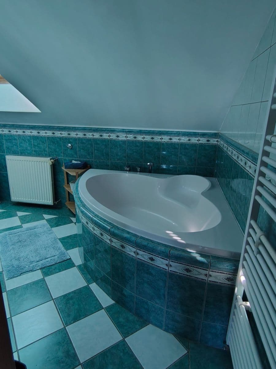 Pronájem bytu 5+kk 100 m², Nad Mlýnem, Dolní Břežany, Středočeský kraj Pronájem bytu 5+kk 100 m², Nad Mlýnem, Dolní Břežany, Středočeský kraj