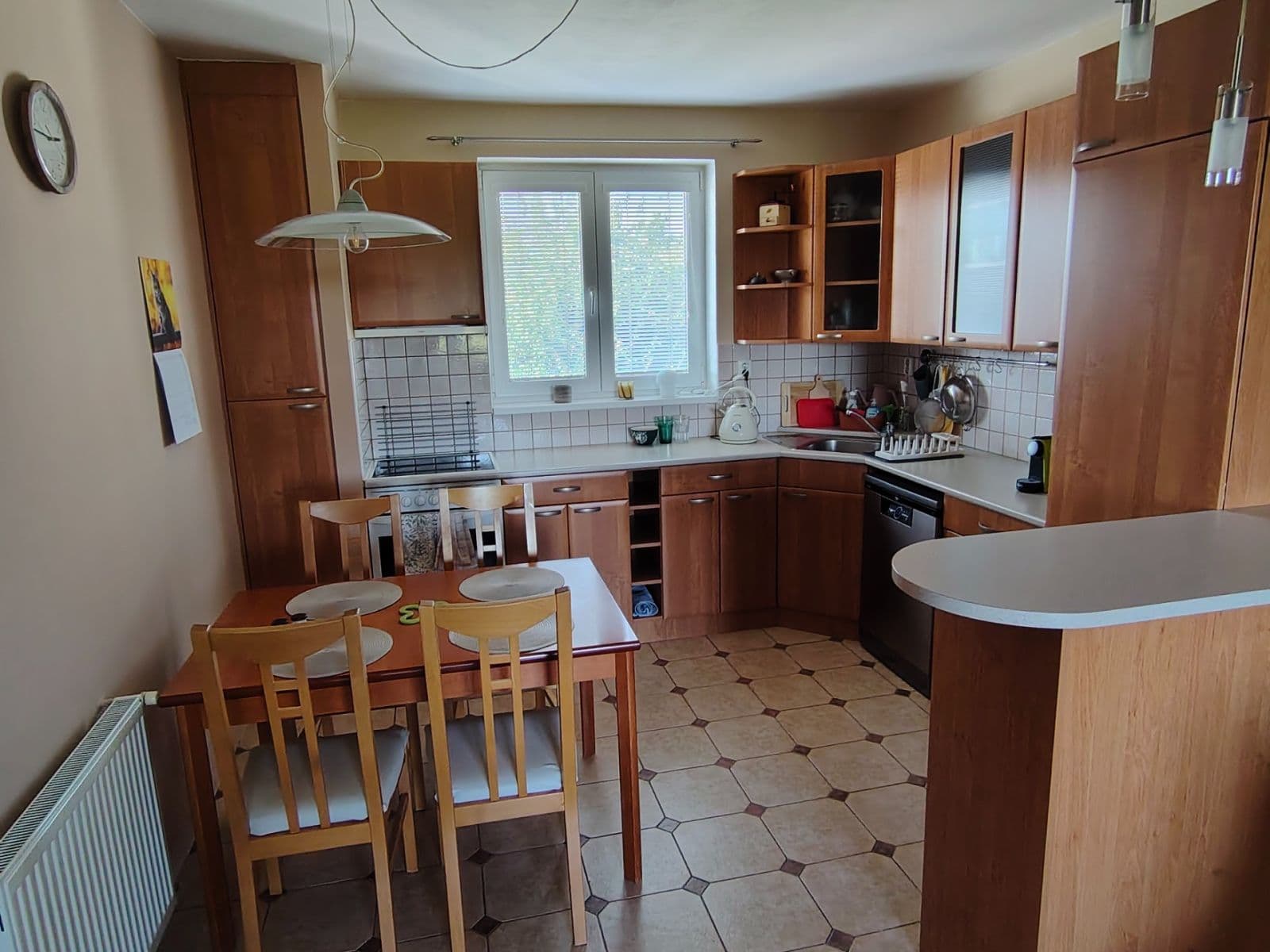 Pronájem bytu 5+kk 100 m², Nad Mlýnem, Dolní Břežany, Středočeský kraj Pronájem bytu 5+kk 100 m², Nad Mlýnem, Dolní Břežany, Středočeský kraj