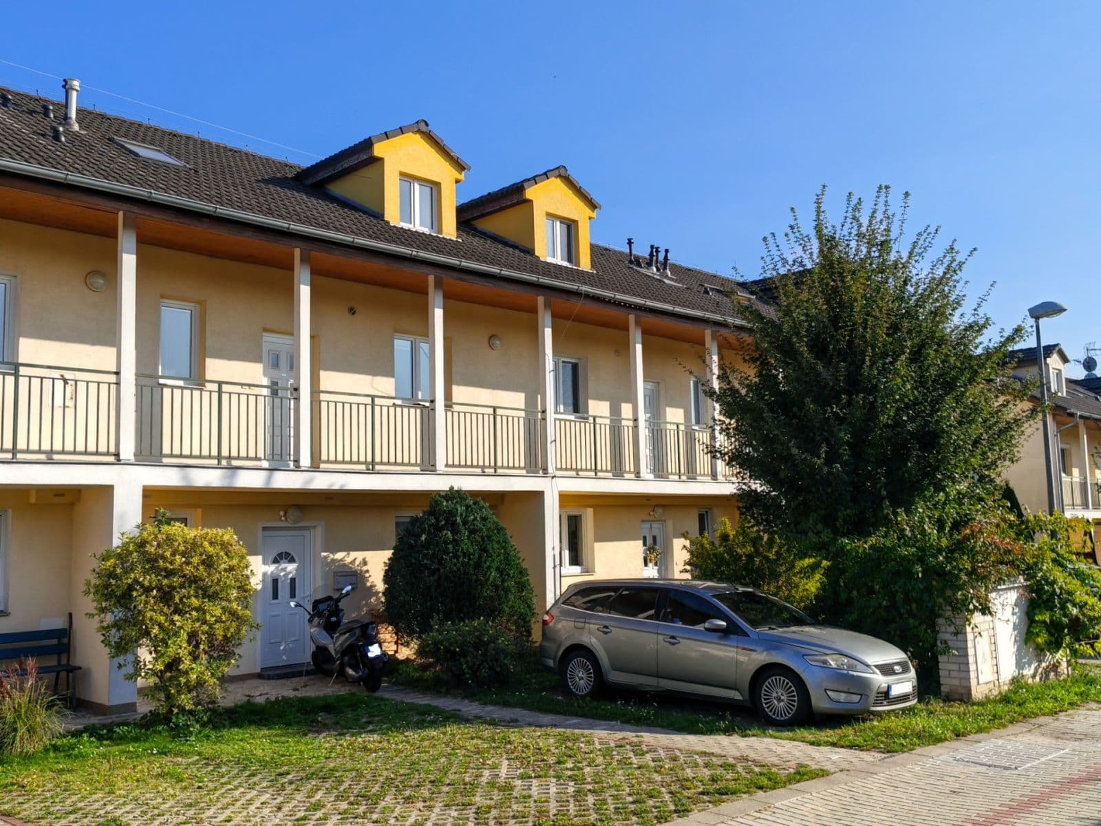 Pronájem bytu 5+kk 100 m², Nad Mlýnem, Dolní Břežany, Středočeský kraj Pronájem bytu 5+kk 100 m², Nad Mlýnem, Dolní Břežany, Středočeský kraj