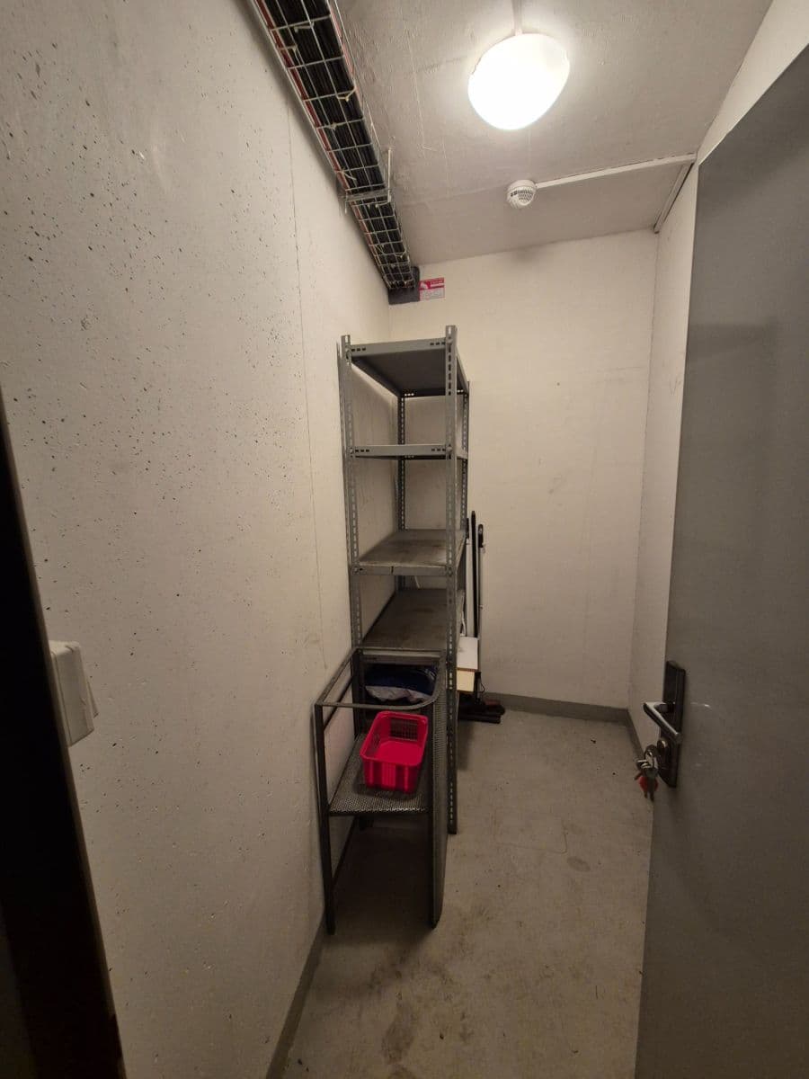 Pronájem bytu 1+kk 38 m², Drahobejlova, Praha, Praha Pronájem bytu 1+kk 38 m², Drahobejlova, Praha, Praha