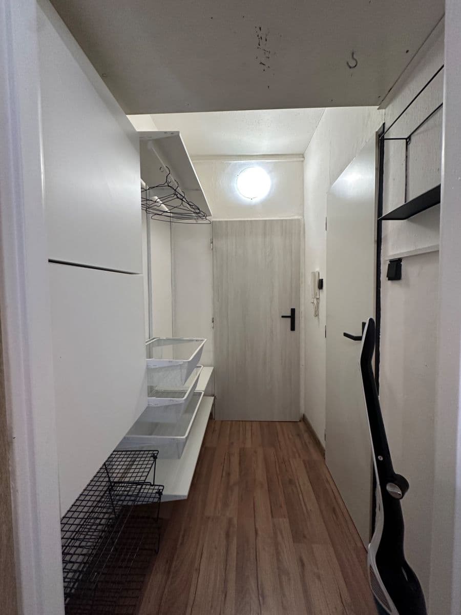 Pronájem bytu 1+kk 35 m², Hlivická, Praha, Praha Pronájem bytu 1+kk 35 m², Hlivická, Praha, Praha