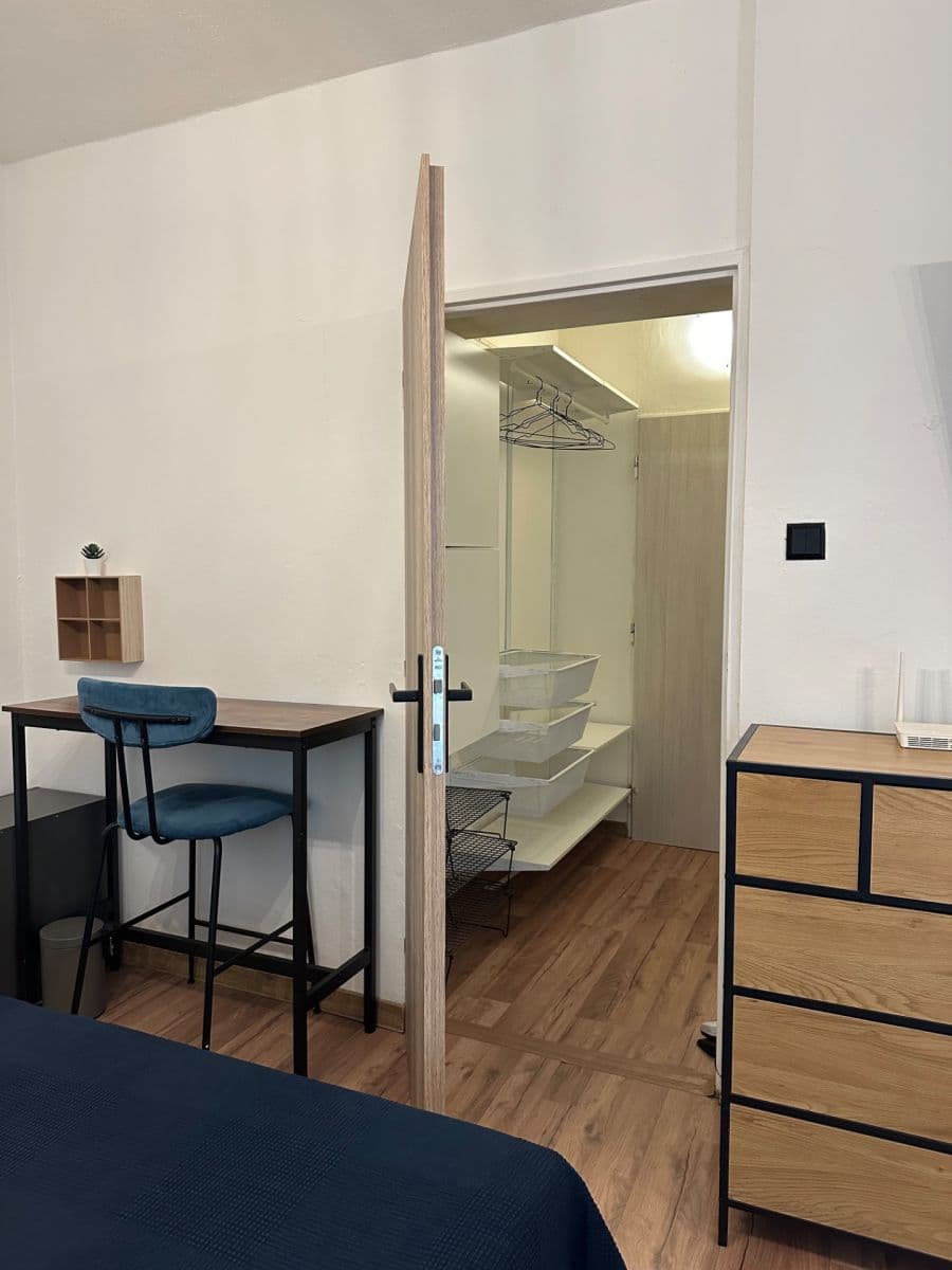 Pronájem bytu 1+kk 35 m², Hlivická, Praha, Praha Pronájem bytu 1+kk 35 m², Hlivická, Praha, Praha