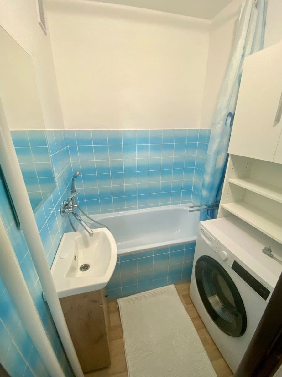 Pronájem bytu 3+1 53 m², Okrajová, Pardubice, Pardubický kraj Pronájem bytu 3+1 53 m², Okrajová, Pardubice, Pardubický kraj