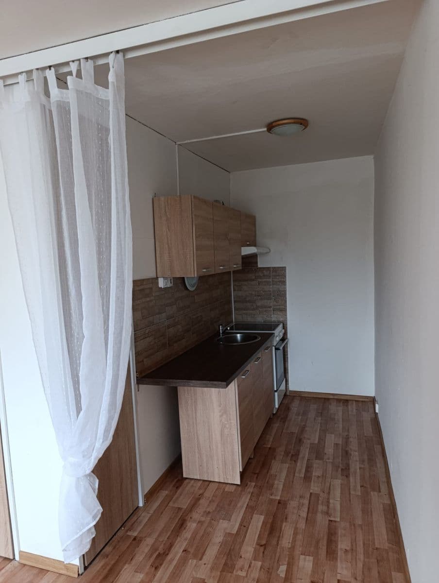 Prodej bytu 1+kk 32 m², V Oblouku, Ústí nad Labem, Ústecký kraj Prodej bytu 1+kk 32 m², V Oblouku, Ústí nad Labem, Ústecký kraj