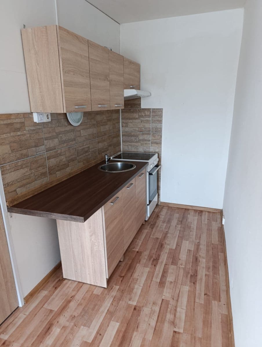 Prodej bytu 1+kk 32 m², V Oblouku, Ústí nad Labem, Ústecký kraj Prodej bytu 1+kk 32 m², V Oblouku, Ústí nad Labem, Ústecký kraj