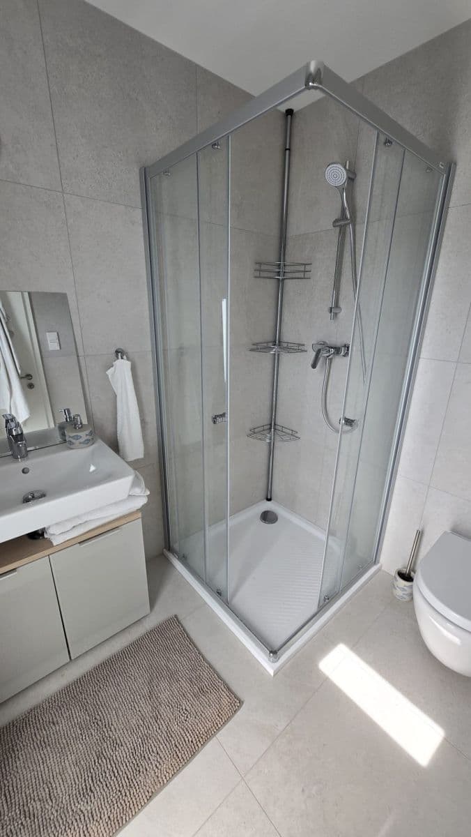 Pronájem domu 111 m², pozemek 322 m², Bezejmenná, Úholičky, Středočeský kraj Pronájem domu 111 m², pozemek 322 m², Bezejmenná, Úholičky, Středočeský kraj