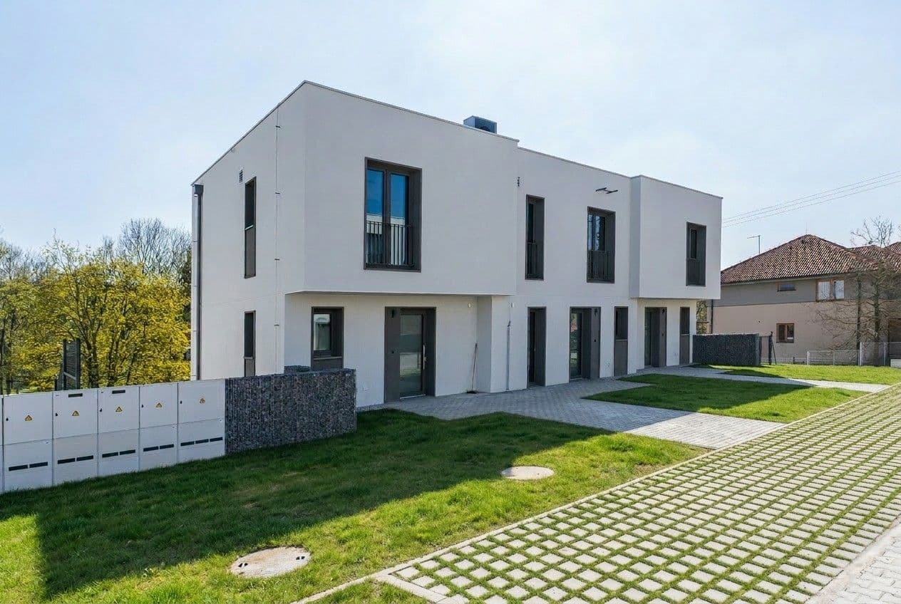 Pronájem domu 111 m², pozemek 322 m², Bezejmenná, Úholičky, Středočeský kraj Pronájem domu 111 m², pozemek 322 m², Bezejmenná, Úholičky, Středočeský kraj