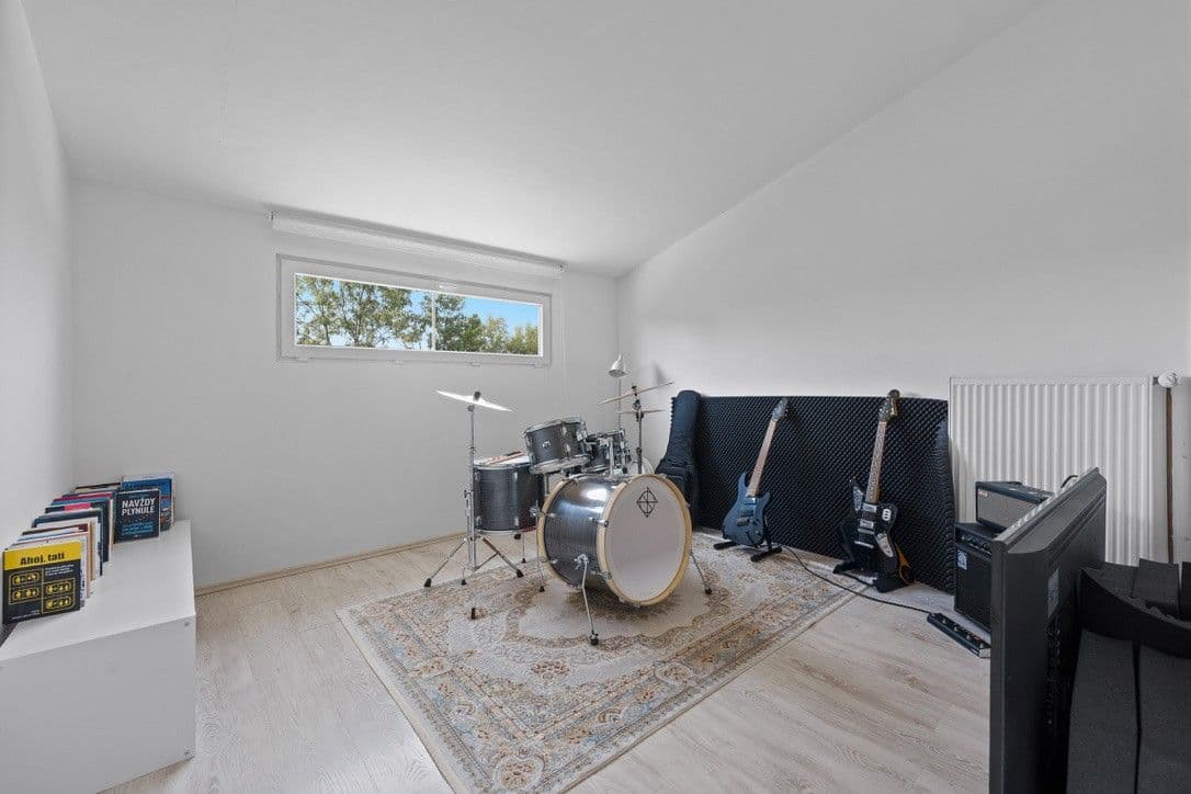 Pronájem domu 90 m², pozemek 96 m², Krátká, Nupaky, Středočeský kraj Pronájem domu 90 m², pozemek 96 m², Krátká, Nupaky, Středočeský kraj