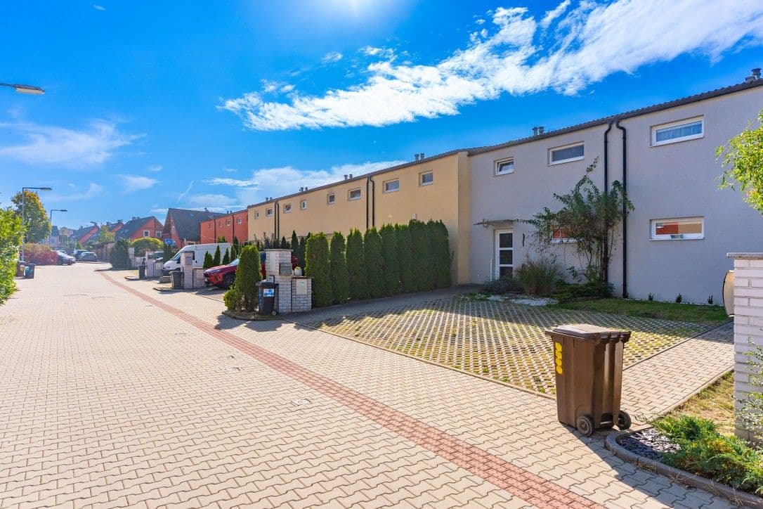 Pronájem domu 90 m², pozemek 96 m², Krátká, Nupaky, Středočeský kraj Pronájem domu 90 m², pozemek 96 m², Krátká, Nupaky, Středočeský kraj