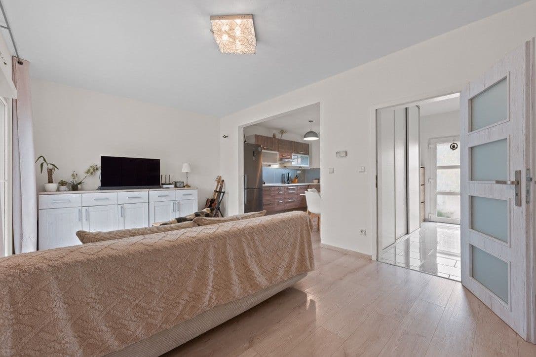 Pronájem domu 90 m², pozemek 96 m², Krátká, Nupaky, Středočeský kraj Pronájem domu 90 m², pozemek 96 m², Krátká, Nupaky, Středočeský kraj