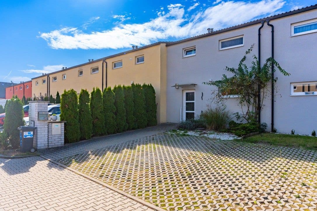 Pronájem domu 90 m², pozemek 96 m², Krátká, Nupaky, Středočeský kraj Pronájem domu 90 m², pozemek 96 m², Krátká, Nupaky, Středočeský kraj