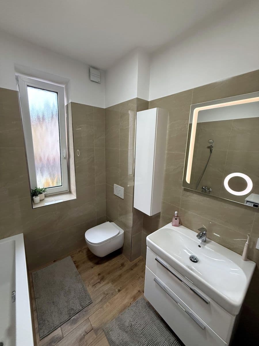 Prodej bytu 2+kk 50 m², Pekárenská, České Budějovice, Jihočeský kraj Prodej bytu 2+kk 50 m², Pekárenská, České Budějovice, Jihočeský kraj