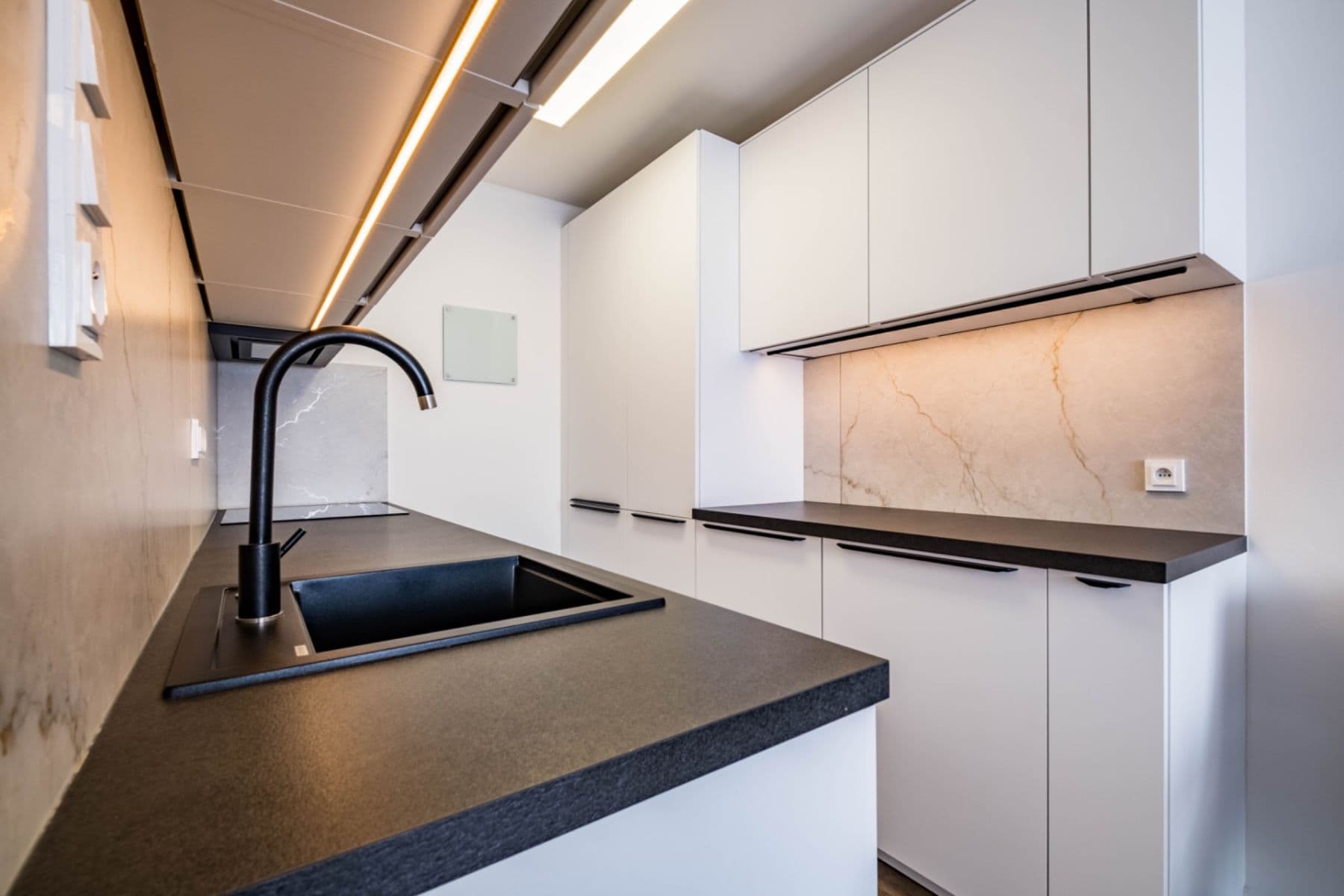 Prodej bytu 2+kk 44 m², Veronské náměstí, Praha, Praha Prodej bytu 2+kk 44 m², Veronské náměstí, Praha, Praha