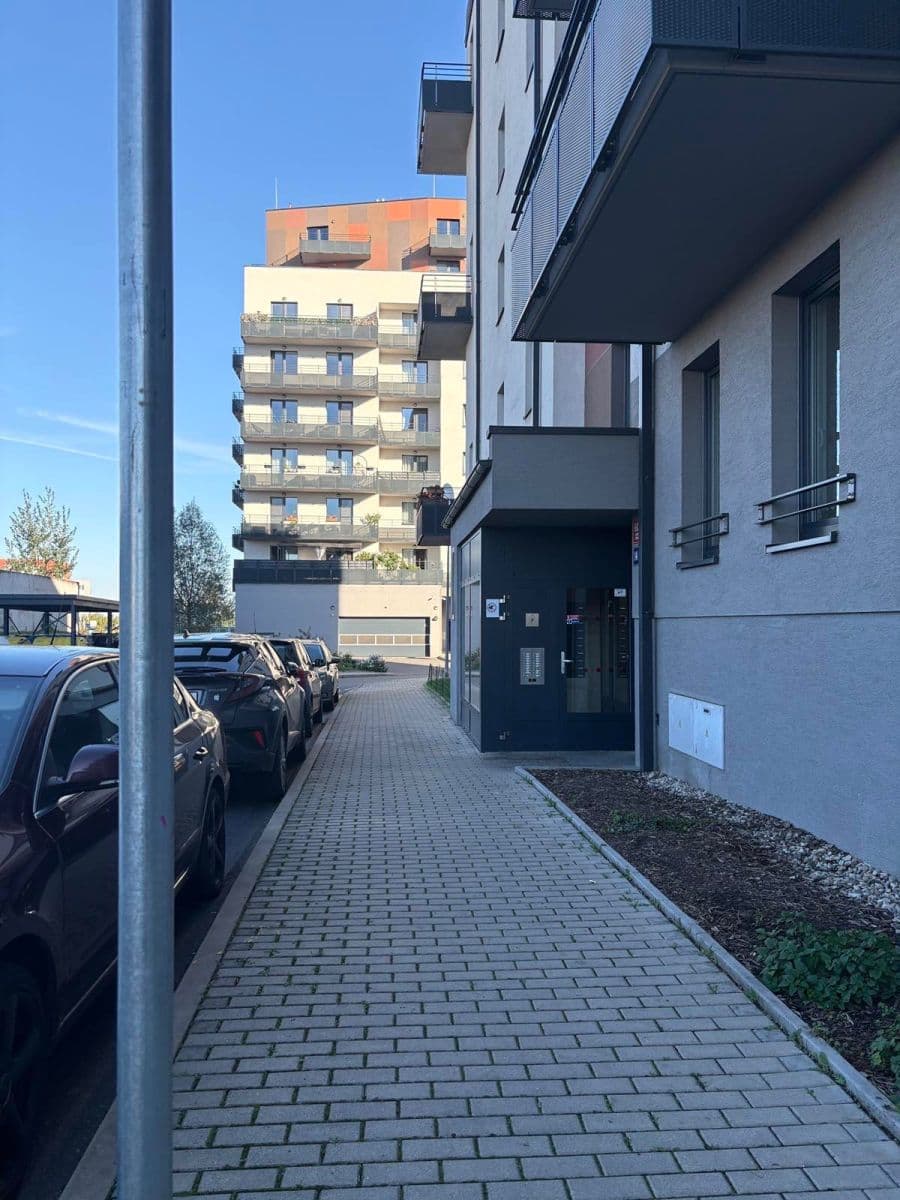 Prodej bytu 1+kk 43 m², Škrábkových, Praha, Praha Prodej bytu 1+kk 43 m², Škrábkových, Praha, Praha