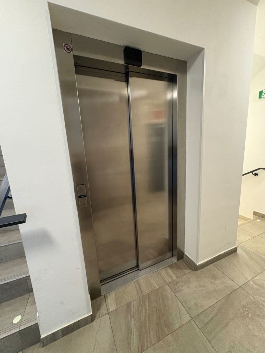 Prodej bytu 1+kk 43 m², Škrábkových, Praha, Praha Prodej bytu 1+kk 43 m², Škrábkových, Praha, Praha