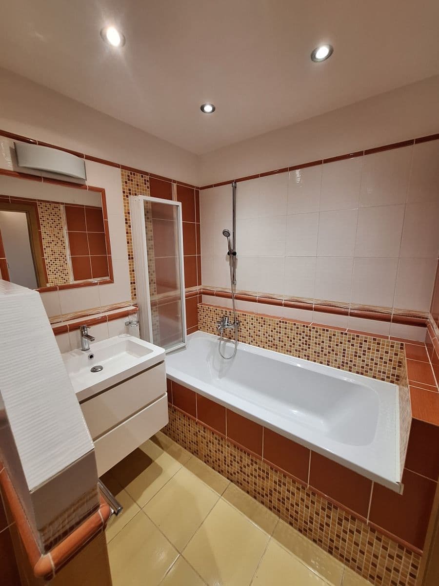 Pronájem bytu 2+1 55 m², Pomořanská, Praha, Praha Pronájem bytu 2+1 55 m², Pomořanská, Praha, Praha
