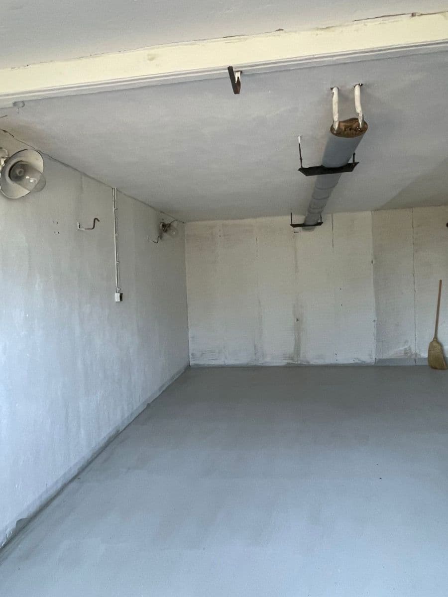 Pronájem garáže 18 m², K Rovinám, Praha, Praha Pronájem garáže 18 m², K Rovinám, Praha, Praha