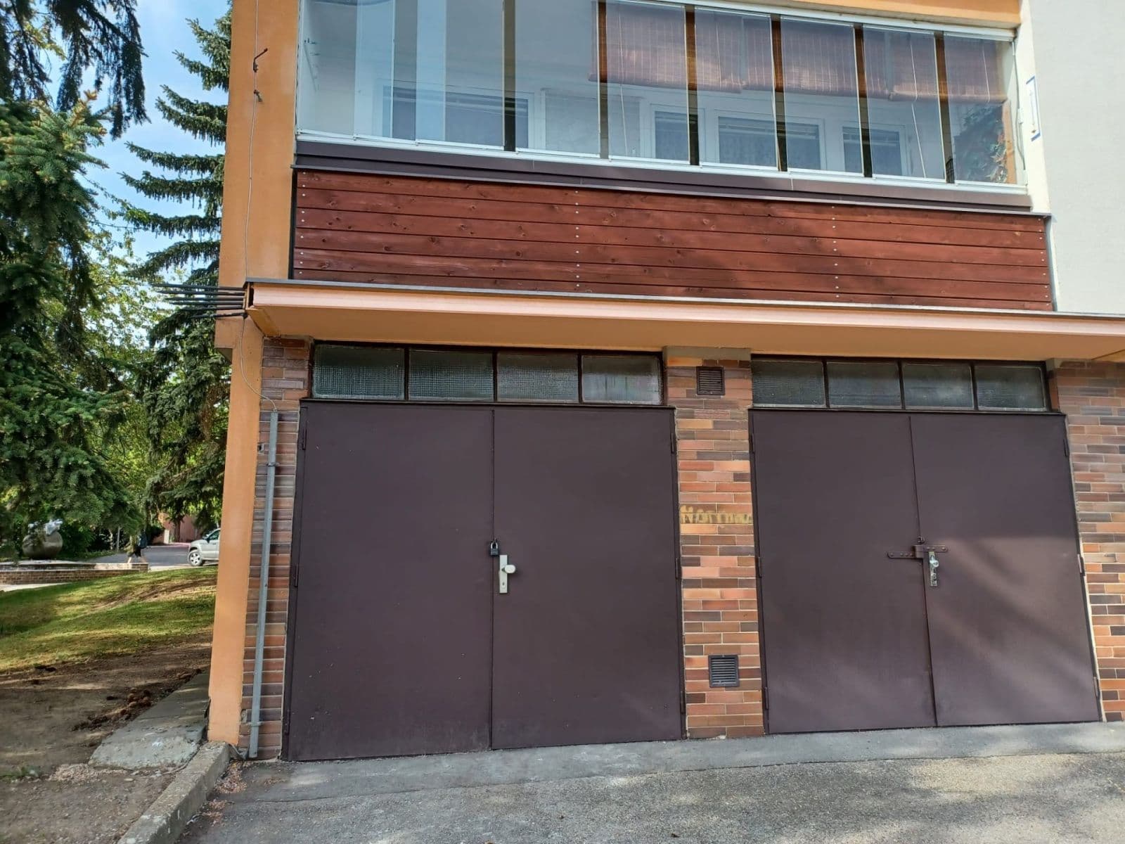 Pronájem garáže 18 m², K Rovinám, Praha, Praha Pronájem garáže 18 m², K Rovinám, Praha, Praha