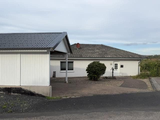 Prodej domu 97 m², pozemek 630 m², Am Dorfe 4, Uslar, Dolní Sasko Prodej domu 97 m², pozemek 630 m², Am Dorfe 4, Uslar, Dolní Sasko