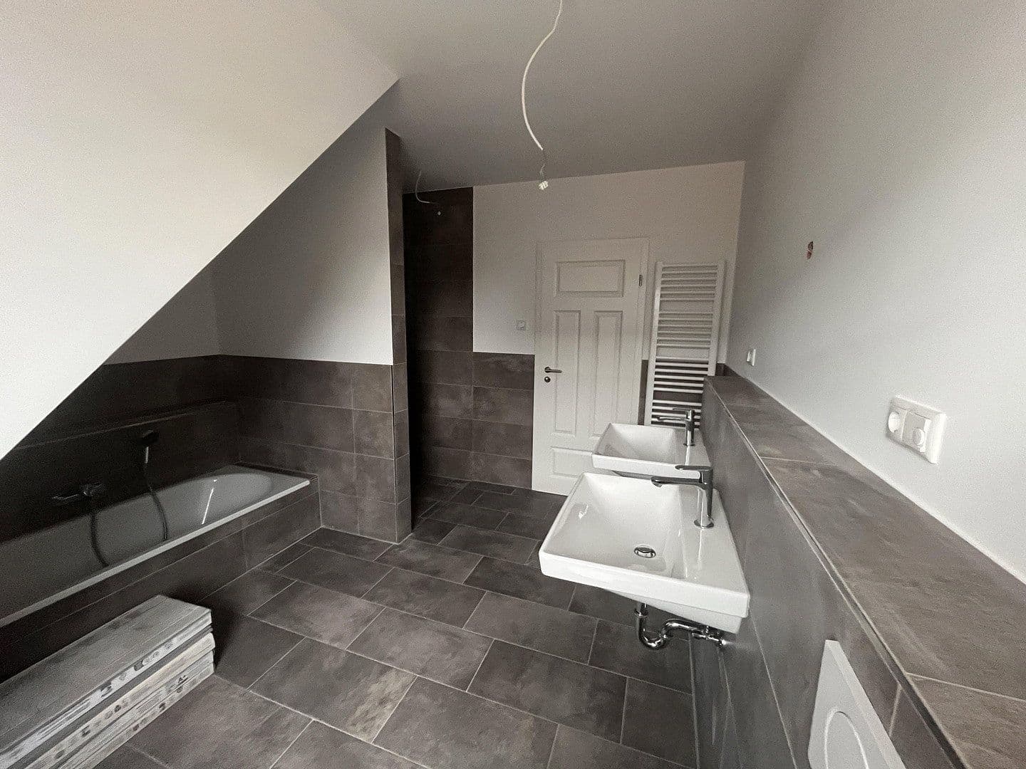 Prodej domu 126 m², pozemek 540 m², Unter den Linden 28 a + c, Stelle, Dolní Sasko Prodej domu 126 m², pozemek 540 m², Unter den Linden 28 a + c, Stelle, Dolní Sasko