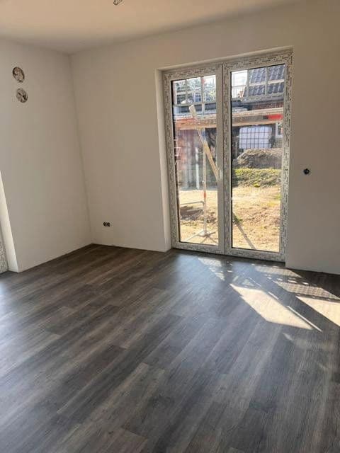 Prodej domu 126 m², pozemek 540 m², Unter den Linden 28 a + c, Stelle, Dolní Sasko Prodej domu 126 m², pozemek 540 m², Unter den Linden 28 a + c, Stelle, Dolní Sasko