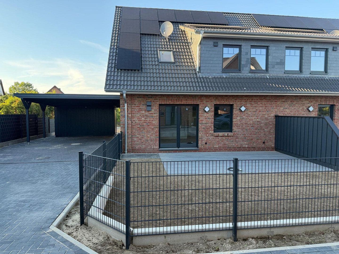 Prodej domu 126 m², pozemek 540 m², Unter den Linden 28 a + c, Stelle, Dolní Sasko Prodej domu 126 m², pozemek 540 m², Unter den Linden 28 a + c, Stelle, Dolní Sasko