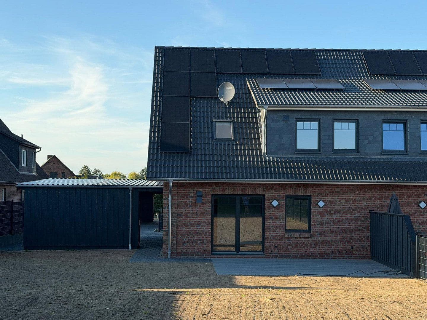 Prodej domu 126 m², pozemek 540 m², Unter den Linden 28 a + c, Stelle, Dolní Sasko Prodej domu 126 m², pozemek 540 m², Unter den Linden 28 a + c, Stelle, Dolní Sasko