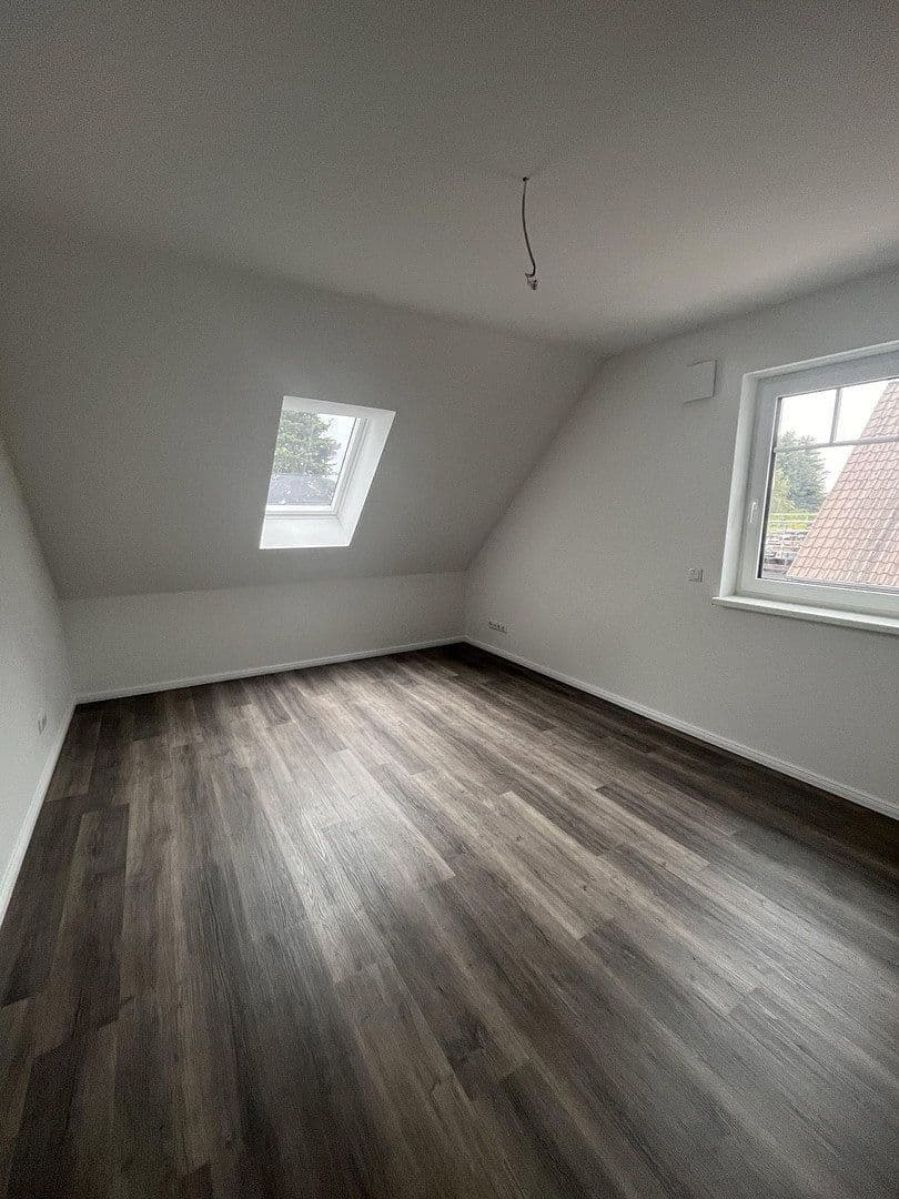 Prodej domu 126 m², pozemek 540 m², Unter den Linden 28 a + c, Stelle, Dolní Sasko Prodej domu 126 m², pozemek 540 m², Unter den Linden 28 a + c, Stelle, Dolní Sasko