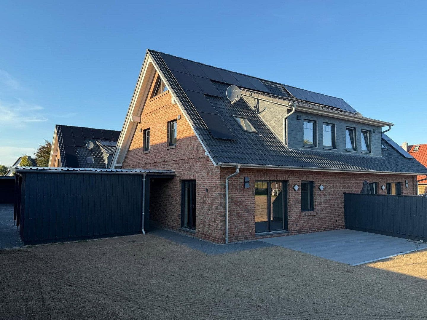 Prodej domu 126 m², pozemek 540 m², Unter den Linden 28 a + c, Stelle, Dolní Sasko Prodej domu 126 m², pozemek 540 m², Unter den Linden 28 a + c, Stelle, Dolní Sasko