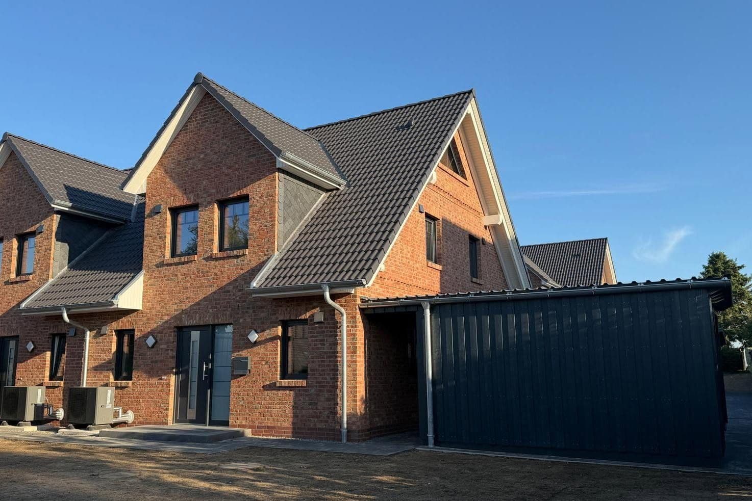 Prodej domu 126 m², pozemek 540 m², Unter den Linden 28 a + c, Stelle, Dolní Sasko Prodej domu 126 m², pozemek 540 m², Unter den Linden 28 a + c, Stelle, Dolní Sasko