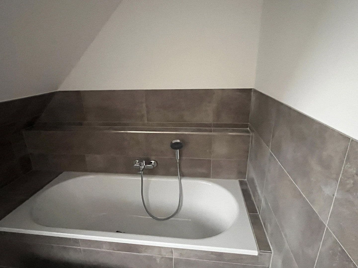 Prodej domu 126 m², pozemek 540 m², Unter den Linden 28 a + c, Stelle, Dolní Sasko Prodej domu 126 m², pozemek 540 m², Unter den Linden 28 a + c, Stelle, Dolní Sasko