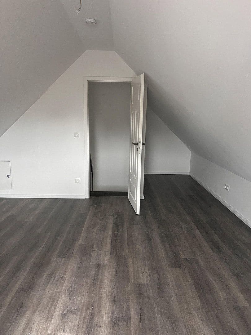 Prodej domu 126 m², pozemek 540 m², Unter den Linden 28 a + c, Stelle, Dolní Sasko Prodej domu 126 m², pozemek 540 m², Unter den Linden 28 a + c, Stelle, Dolní Sasko