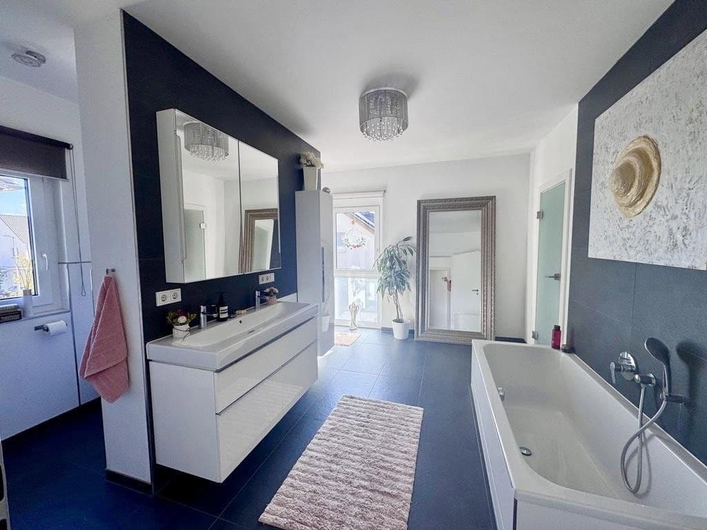 Prodej domu 158 m², pozemek 418 m², Nidderau, Hessen Prodej domu 158 m², pozemek 418 m², Nidderau, Hessen