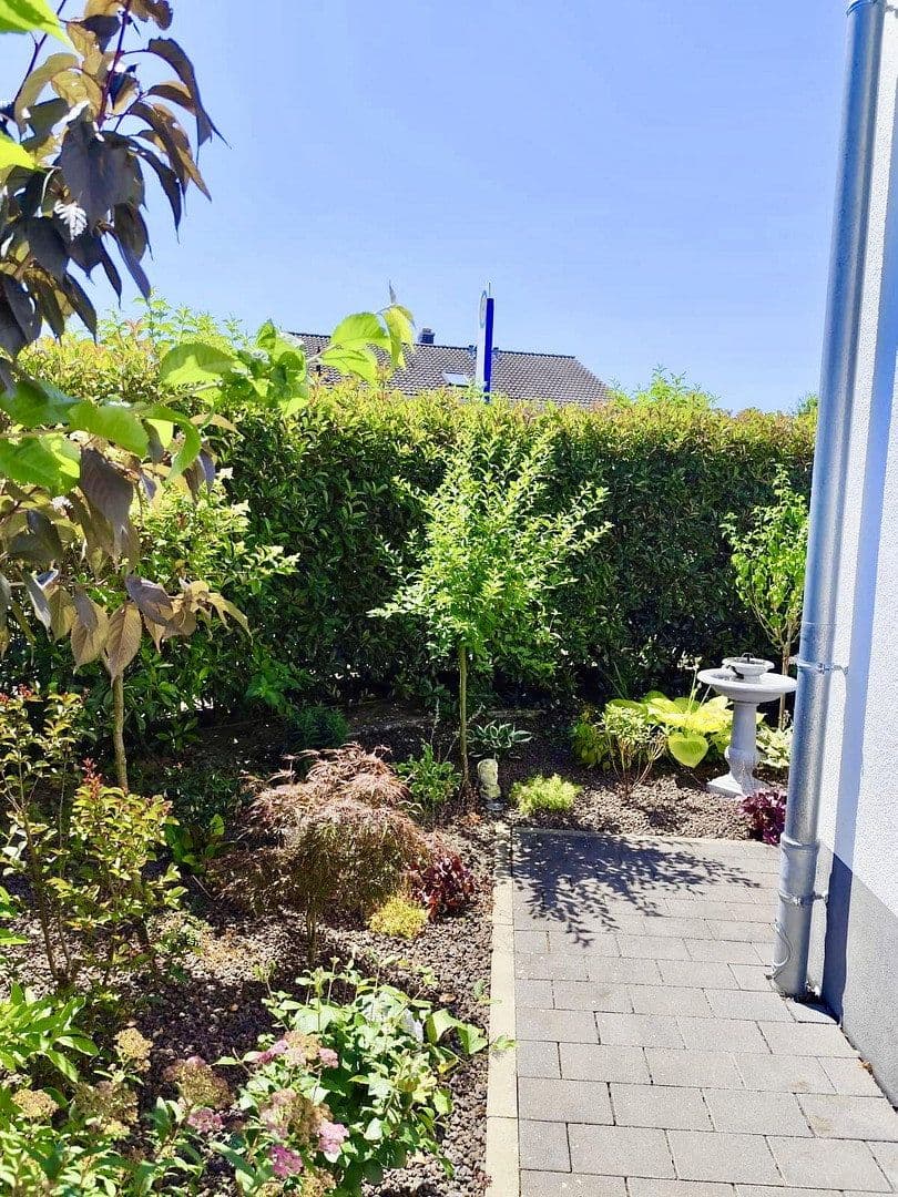 Prodej domu 158 m², pozemek 418 m², Nidderau, Hessen Prodej domu 158 m², pozemek 418 m², Nidderau, Hessen
