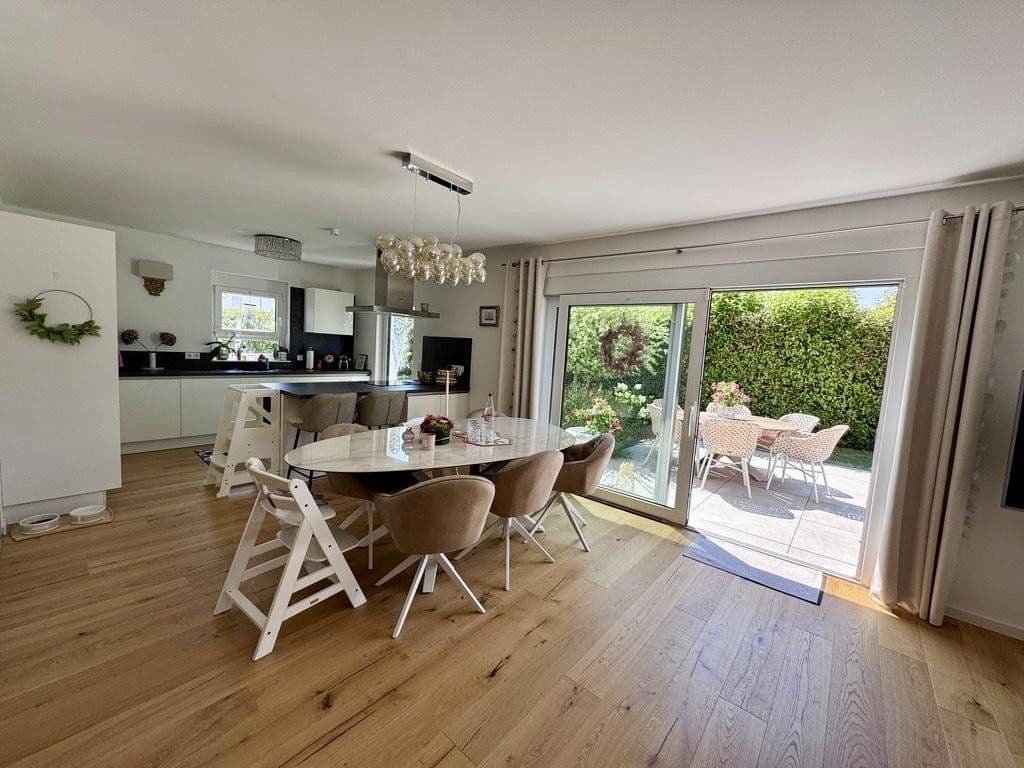 Prodej domu 158 m², pozemek 418 m², Nidderau, Hessen Prodej domu 158 m², pozemek 418 m², Nidderau, Hessen