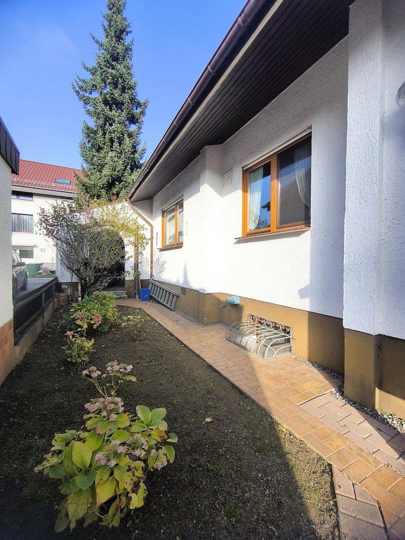 Prodej domu 100 m², pozemek 387 m², Schriesheim, Bádensko-Württembersko Prodej domu 100 m², pozemek 387 m², Schriesheim, Bádensko-Württembersko