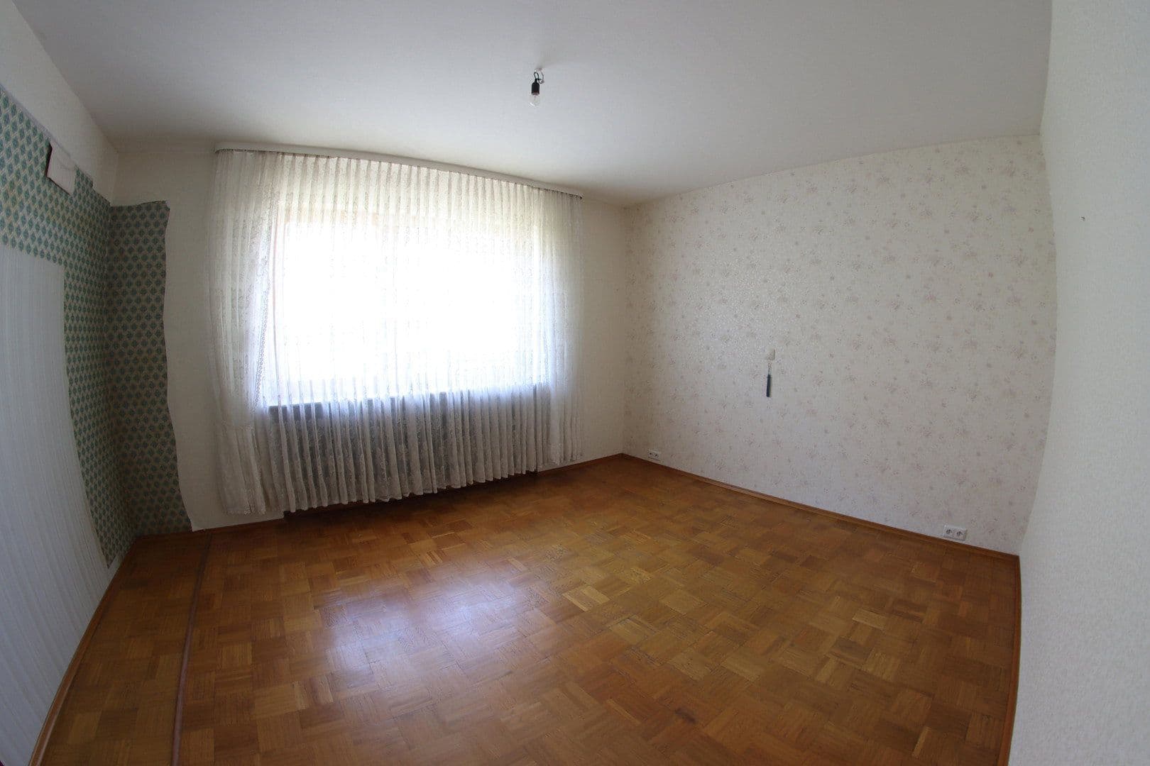 Prodej domu 100 m², pozemek 387 m², Schriesheim, Bádensko-Württembersko Prodej domu 100 m², pozemek 387 m², Schriesheim, Bádensko-Württembersko