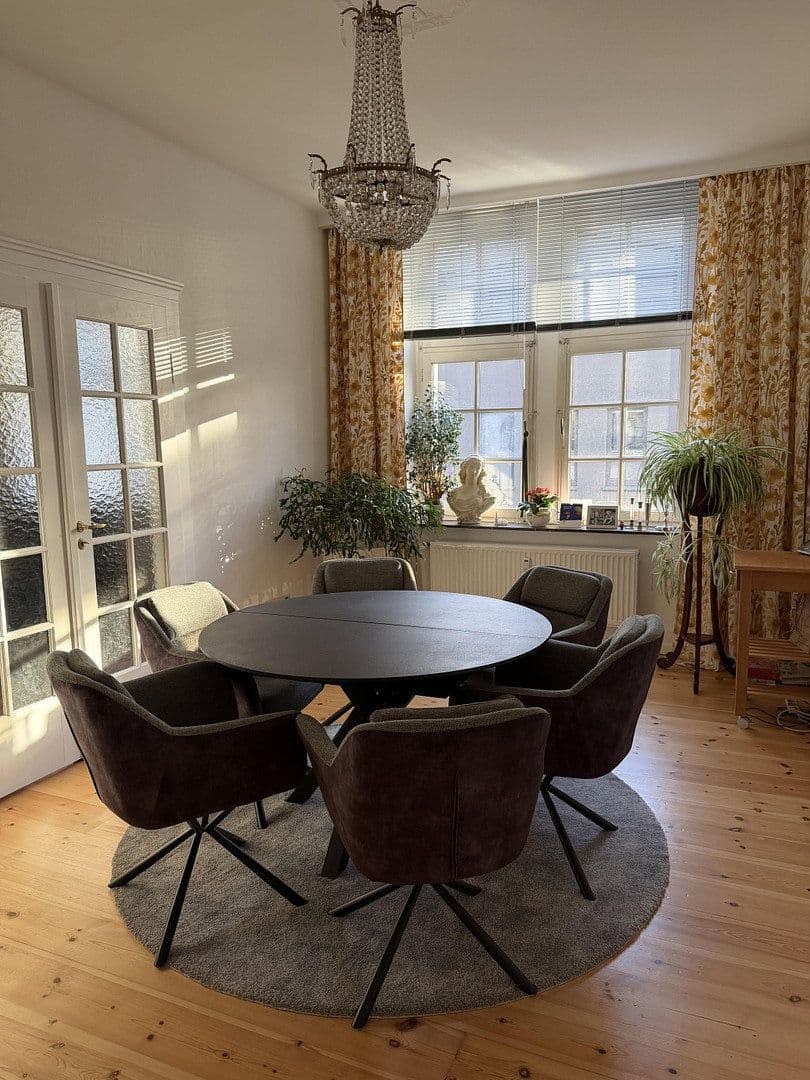 Prodej bytu 4+1 108 m², Köln, Severní Porýní-Vestfálsko Prodej bytu 4+1 108 m², Köln, Severní Porýní-Vestfálsko