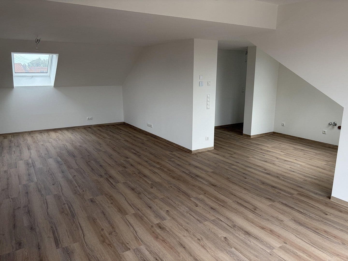 Pronájem bytu 3+1 91 m², Augsburger Straße 16, Wertingen, Bavorsko Pronájem bytu 3+1 91 m², Augsburger Straße 16, Wertingen, Bavorsko