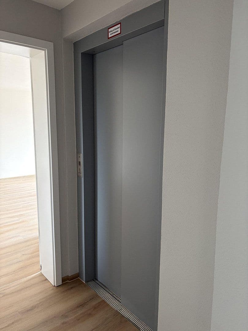 Pronájem bytu 3+1 91 m², Augsburger Straße 16, Wertingen, Bavorsko Pronájem bytu 3+1 91 m², Augsburger Straße 16, Wertingen, Bavorsko
